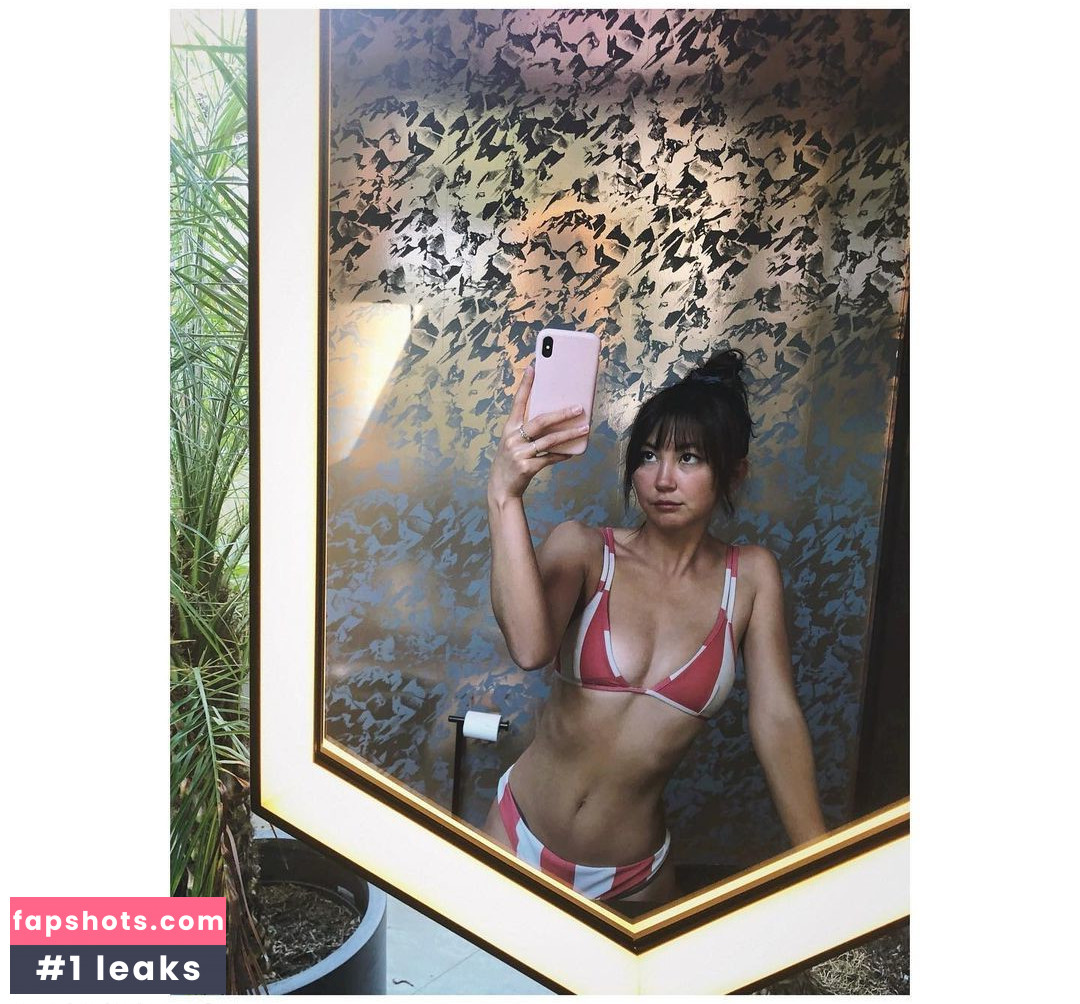 Kimiko Glenn gallery photo #104