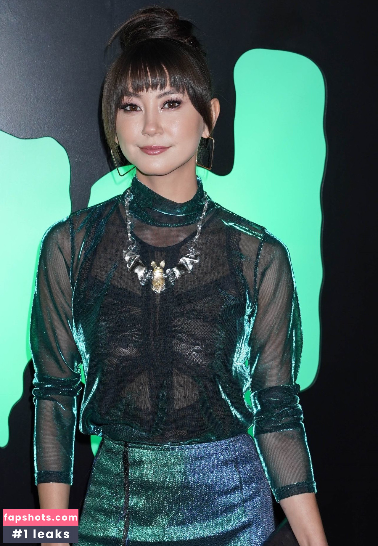 Kimiko Glenn gallery photo #111