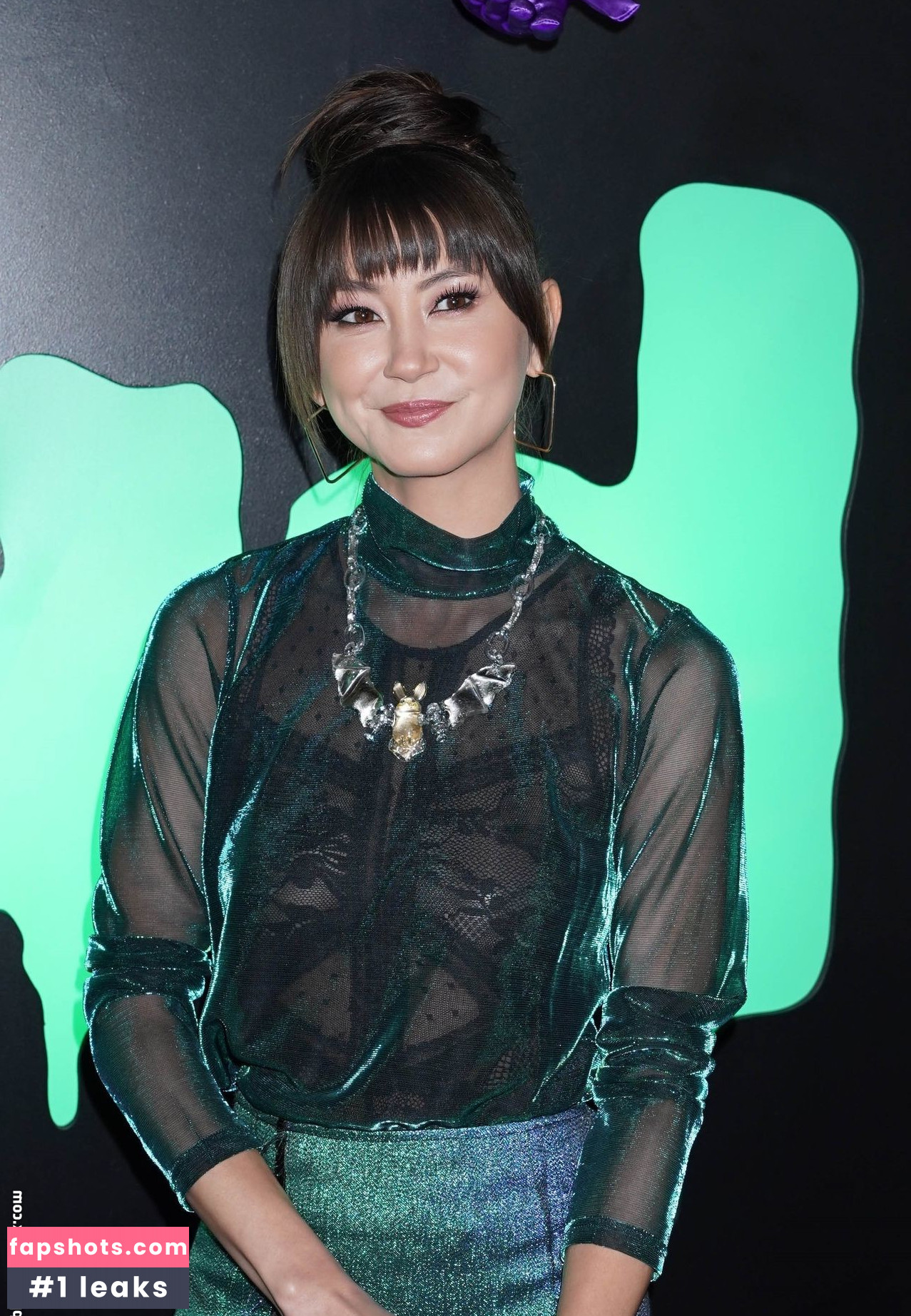 Kimiko Glenn nude babe gallery