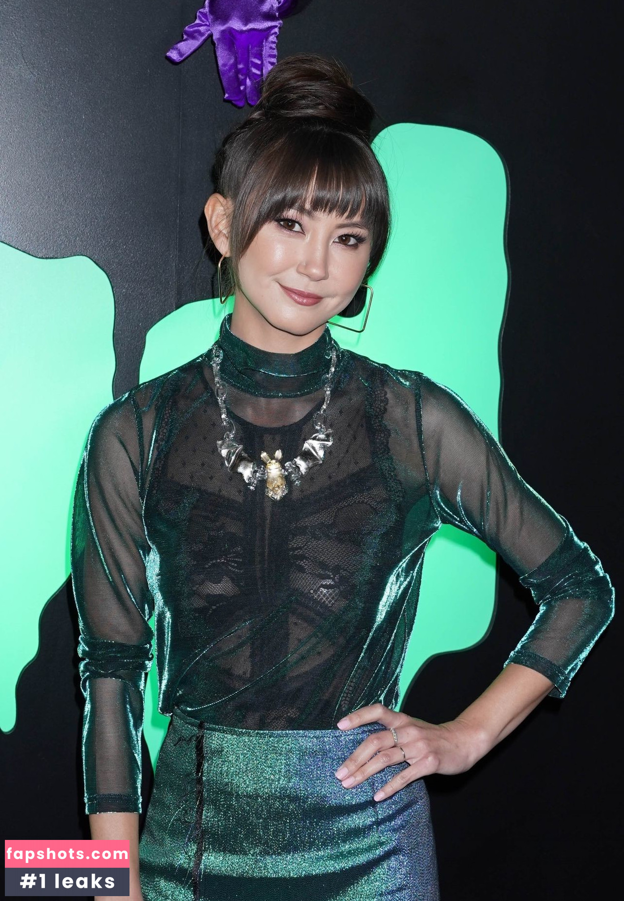 Kimiko Glenn gallery photo #116