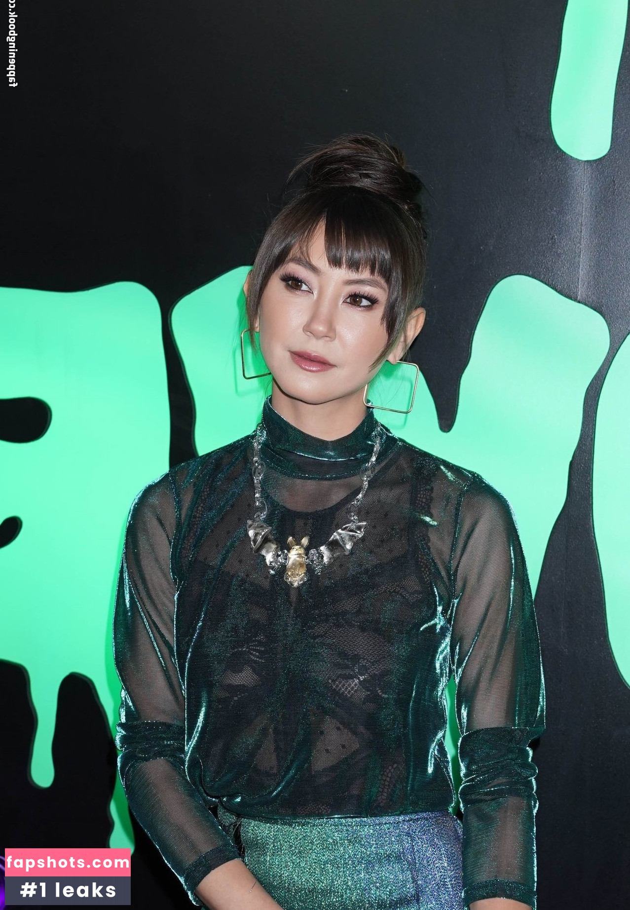 Kimiko Glenn gallery photo #119