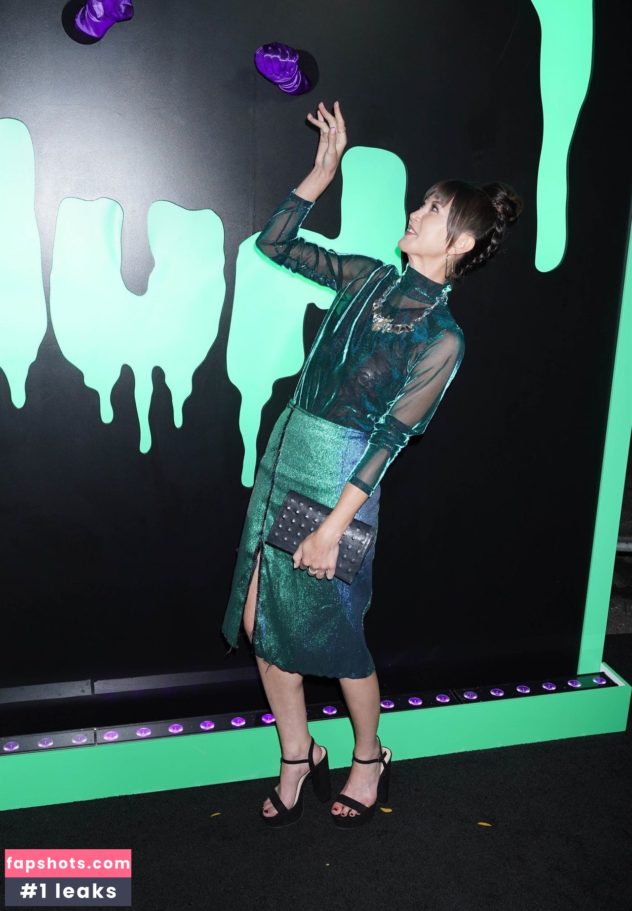 Kimiko Glenn gallery photo #120