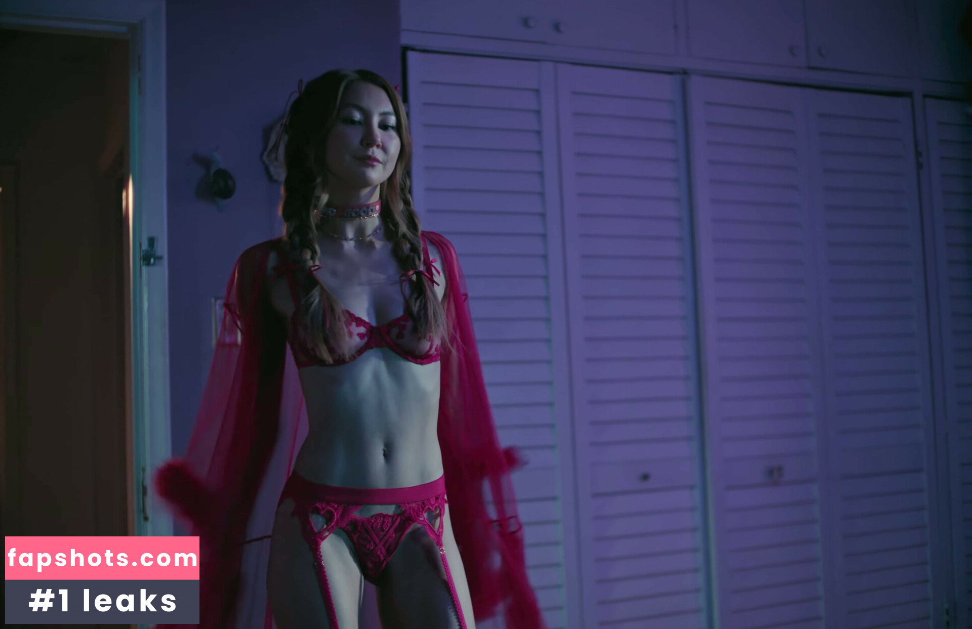 Kimiko Glenn gallery photo #13