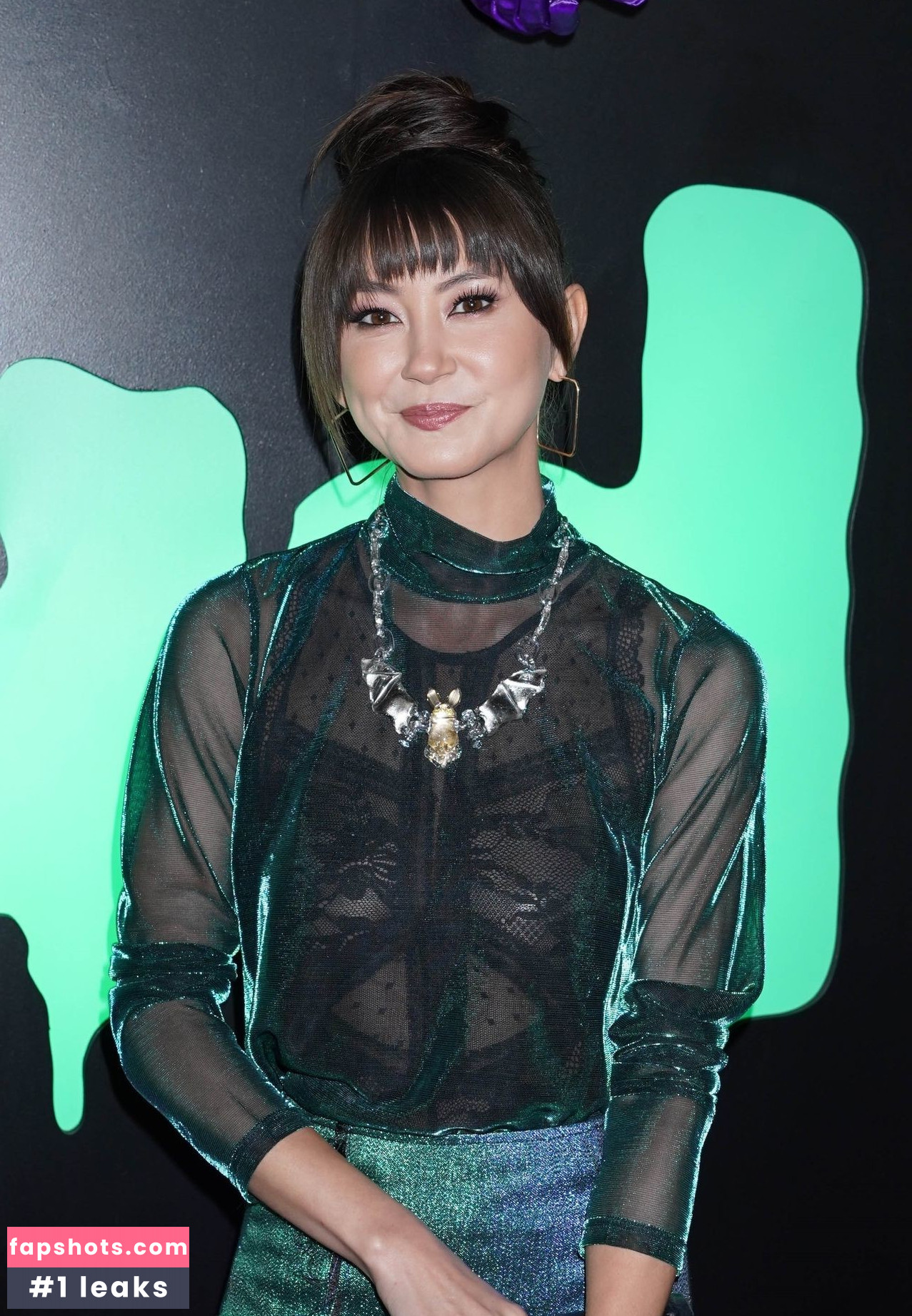 Kimiko Glenn gallery photo #122