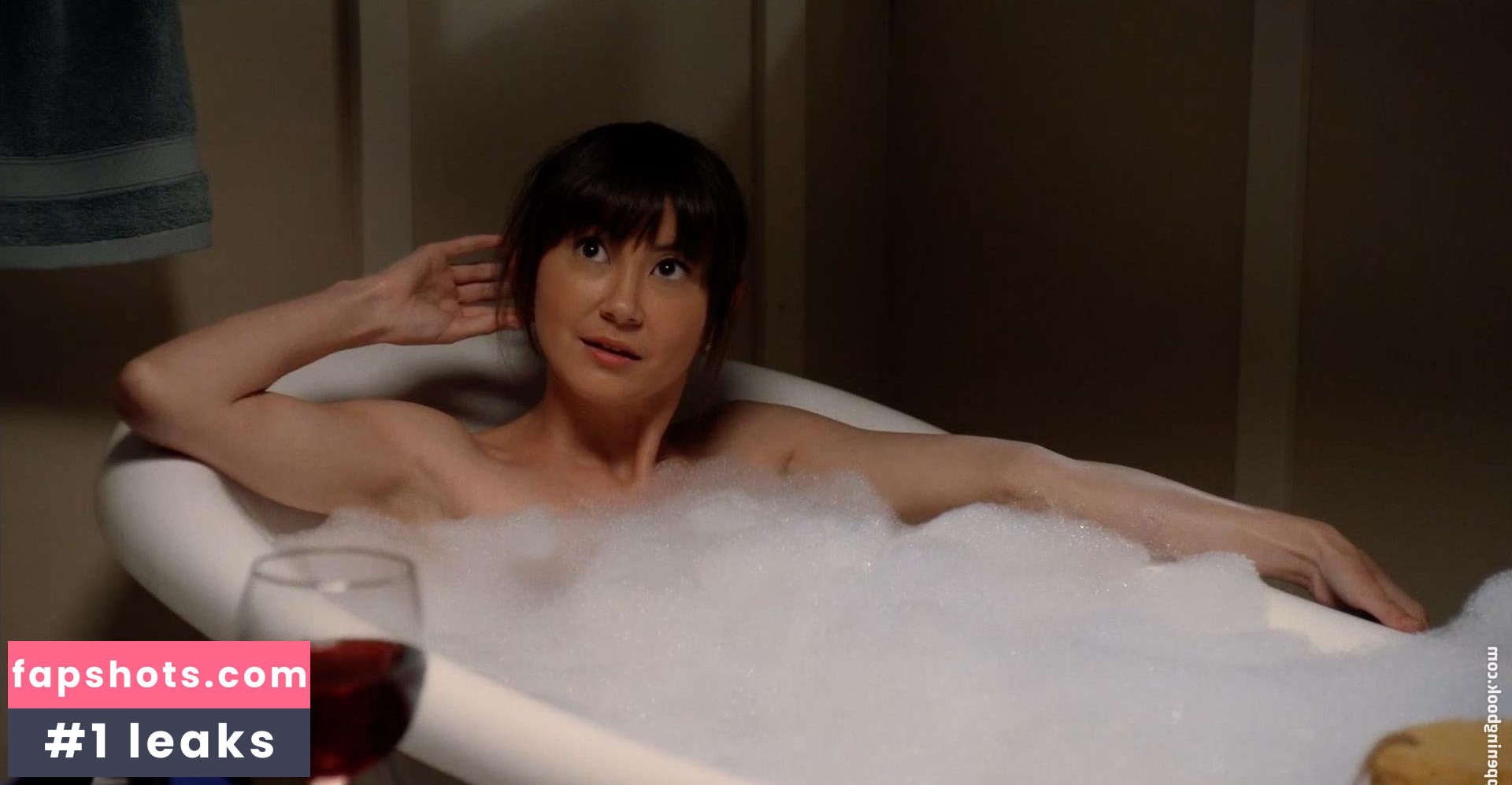 Kimiko Glenn gallery photo #128