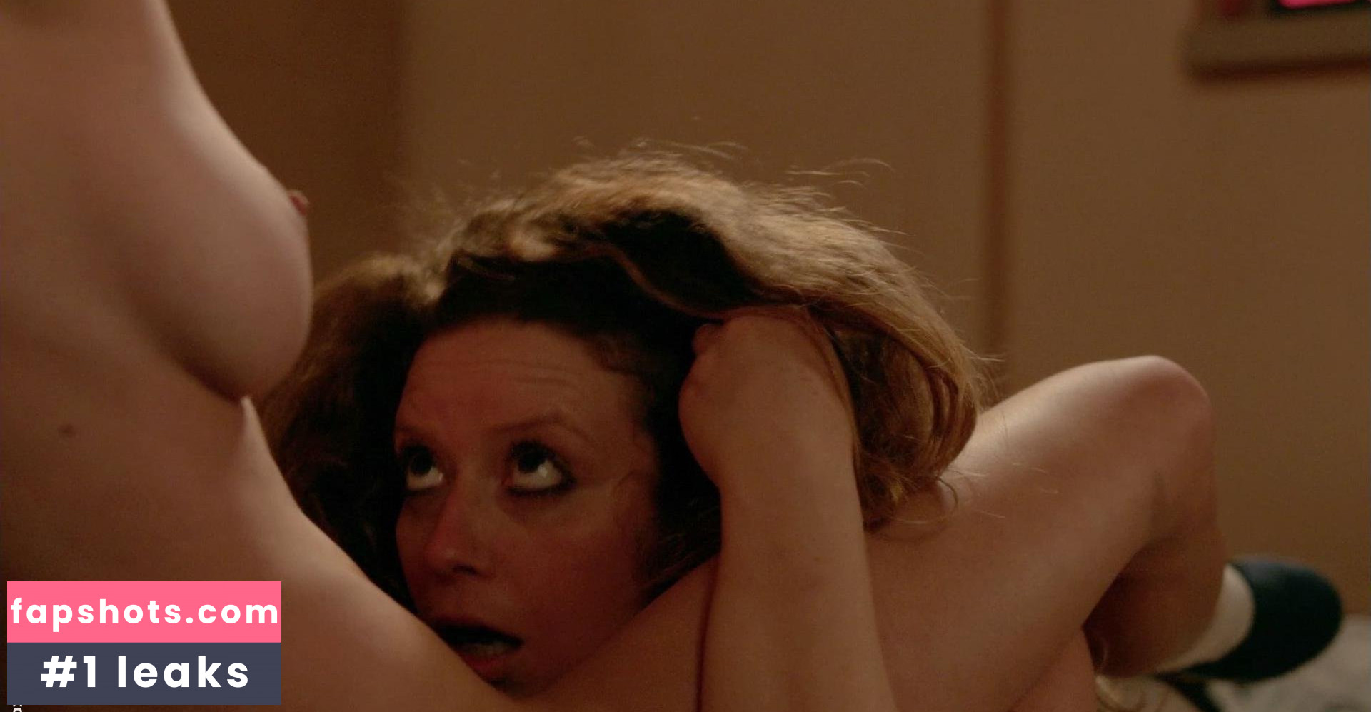 Kimiko Glenn gallery photo #139