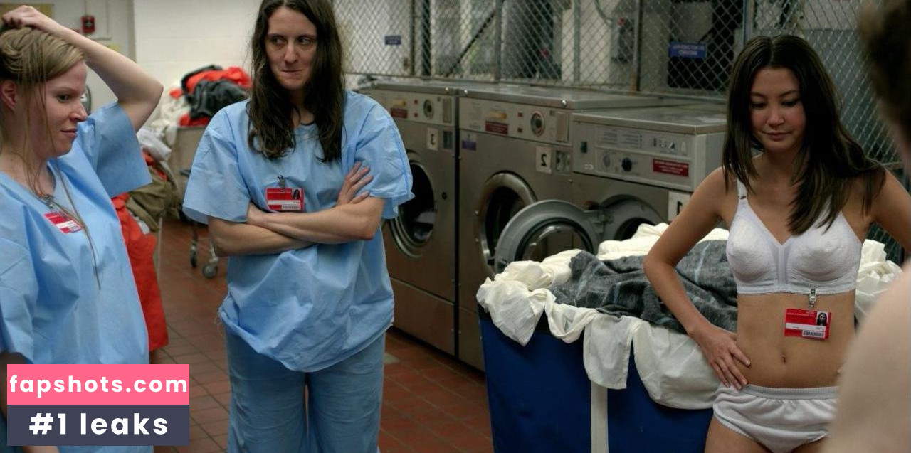 Kimiko Glenn gallery photo #142