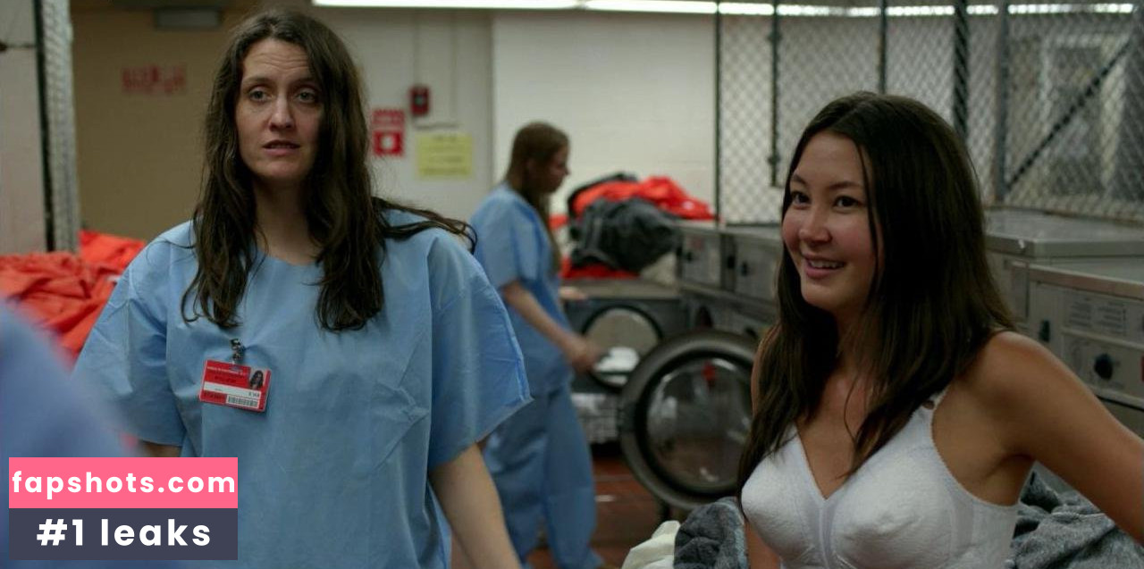 Kimiko Glenn gallery photo #146