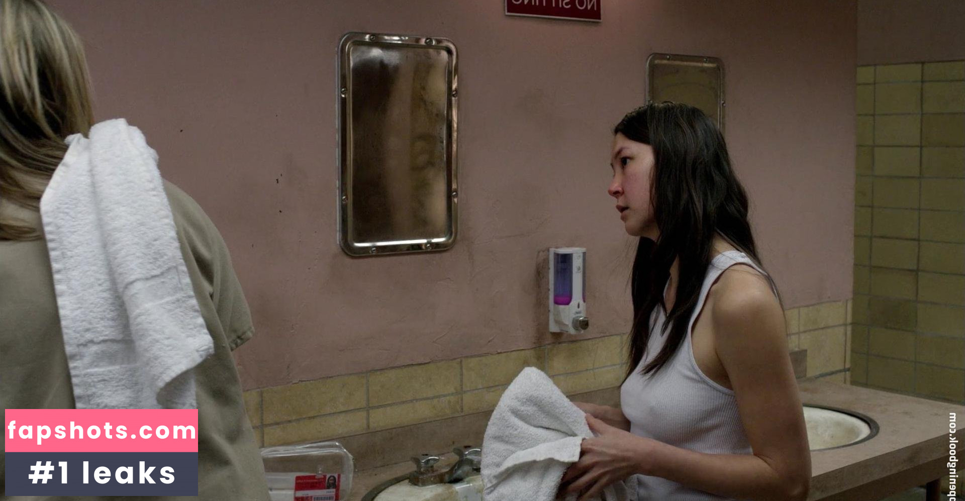 Kimiko Glenn gallery photo #151