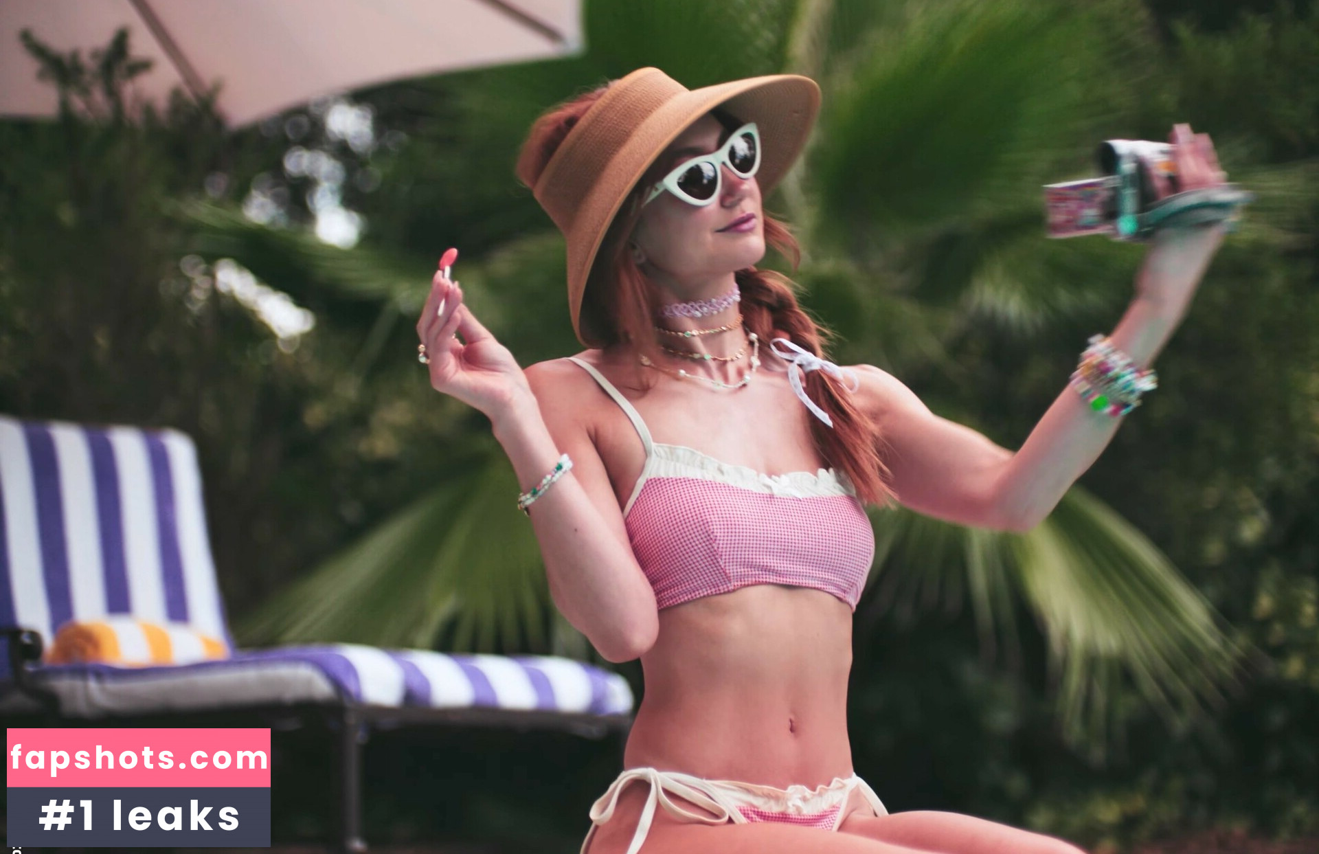 Kimiko Glenn gallery photo #18