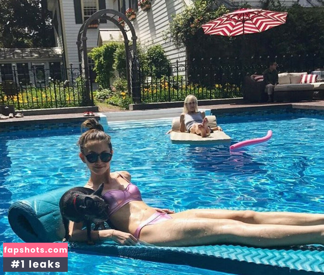 Kimiko Glenn gallery photo #48