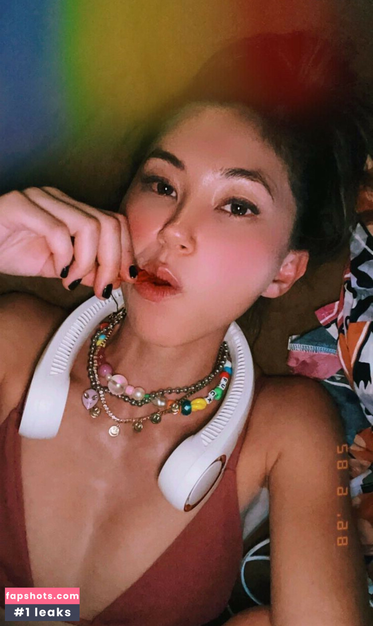 Kimiko Glenn gallery photo #52