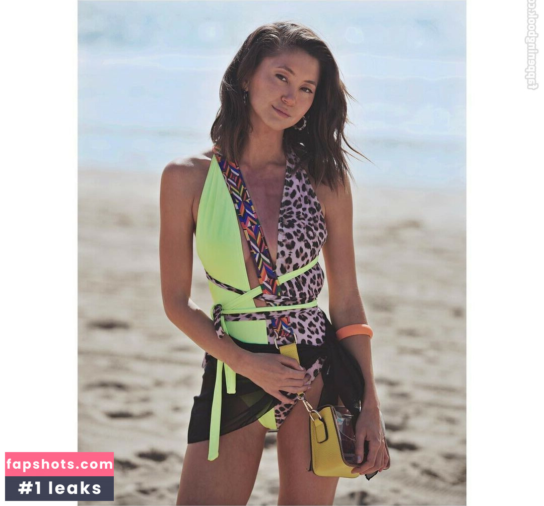 Kimiko Glenn gallery photo #56