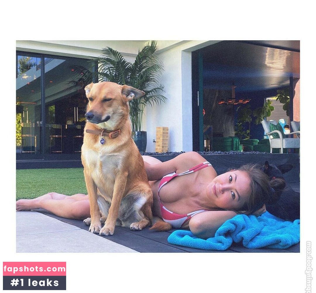 Kimiko Glenn gallery photo #61