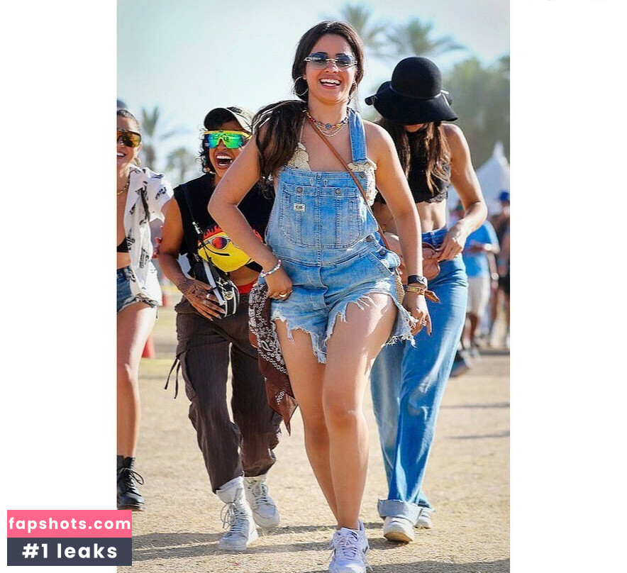 Kimiko Glenn gallery photo #64