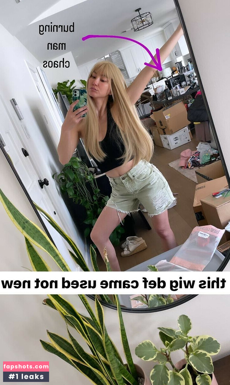 Kimiko Glenn gallery photo #69