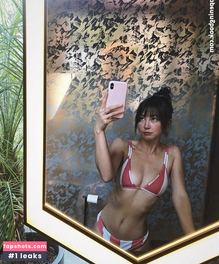 Kimiko Glenn gallery photo #71