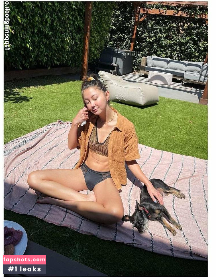 Kimiko Glenn gallery photo #75