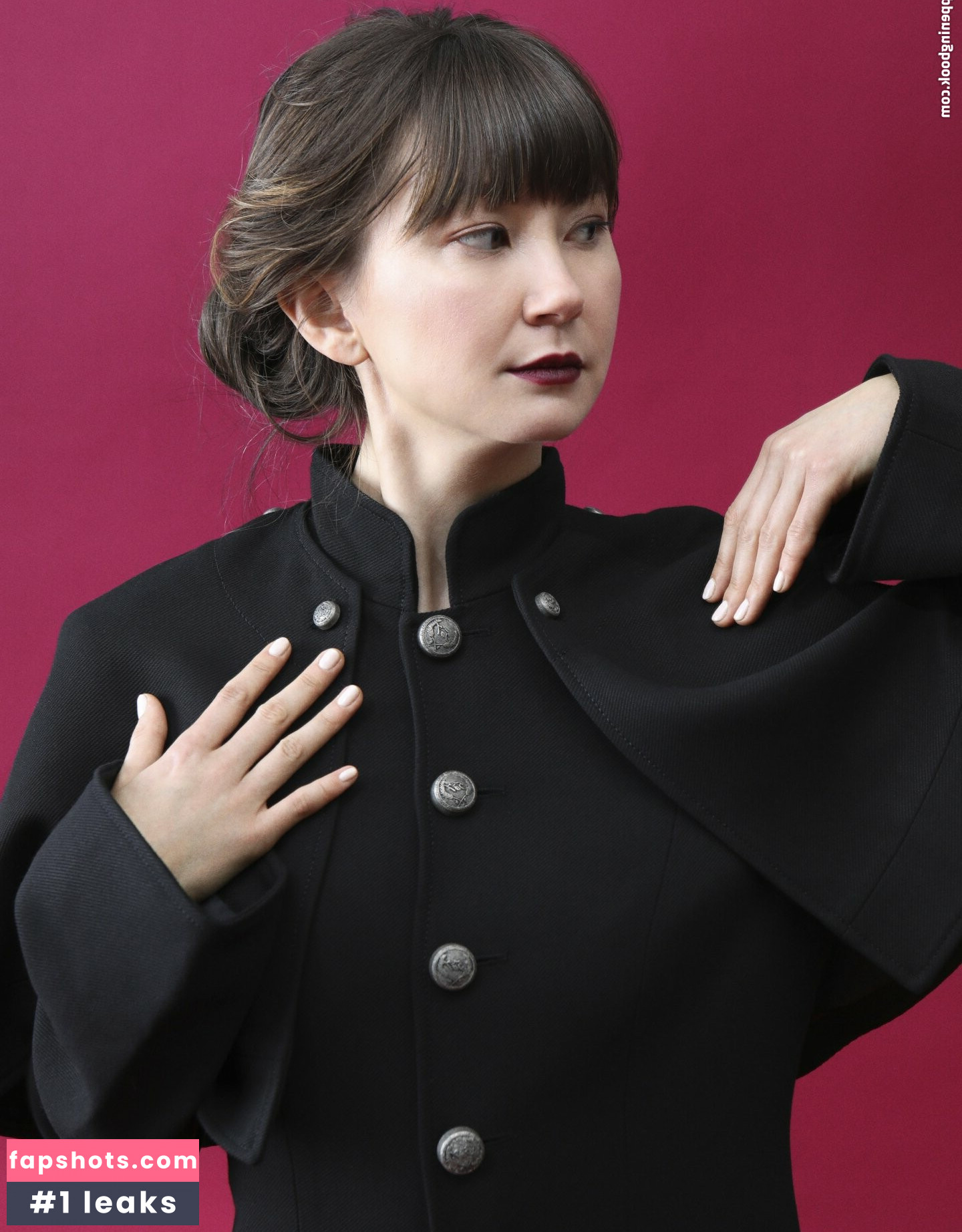 Kimiko Glenn gallery photo #76