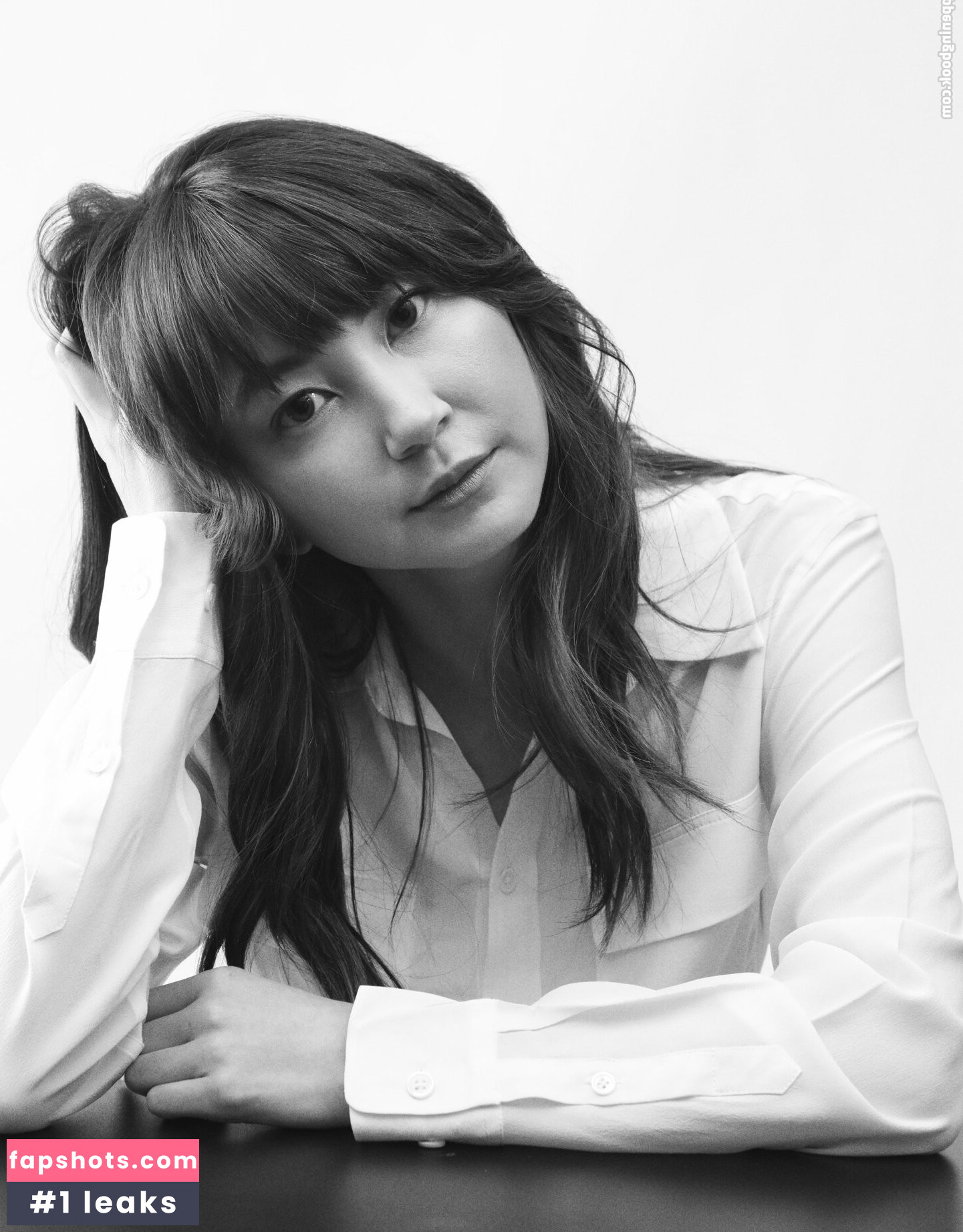 Kimiko Glenn gallery photo #78