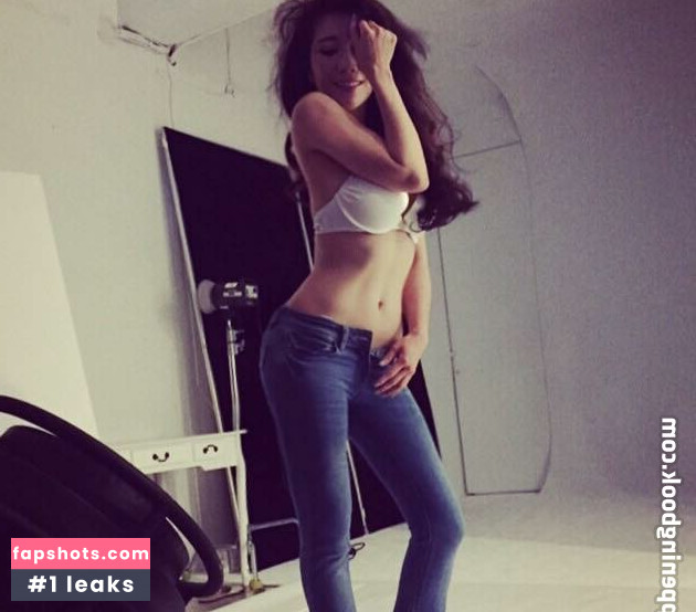 Kimiko Glenn gallery photo #80