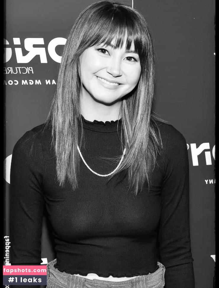 Kimiko Glenn gallery photo #86