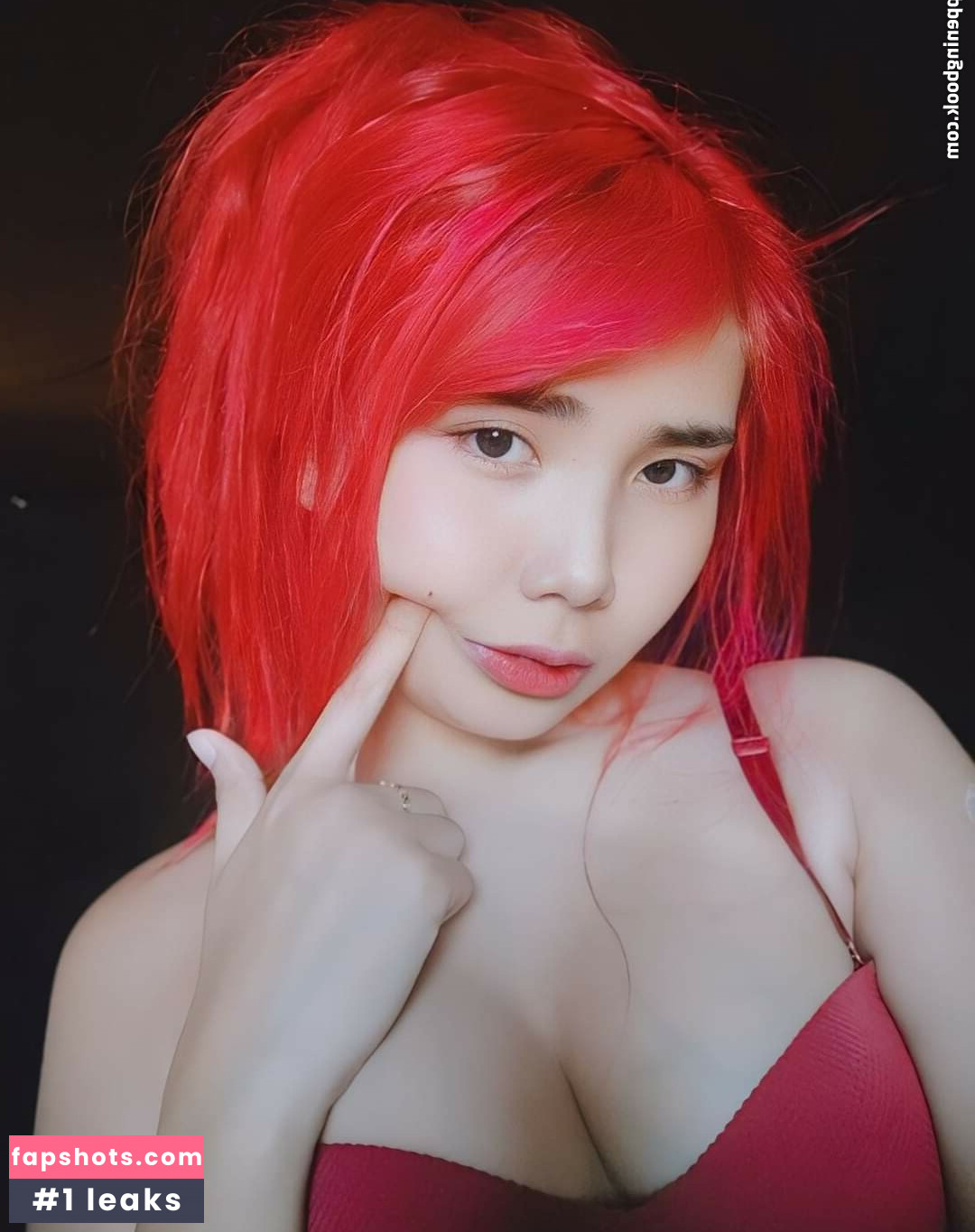 KimLili gallery photo #4