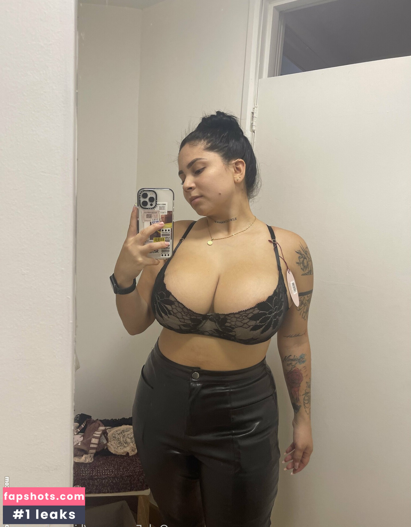 KimVelezOficial gallery photo #98