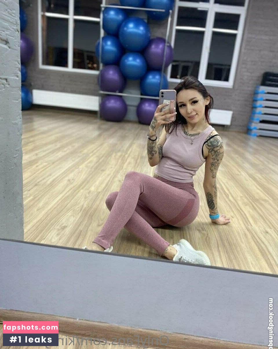 kinky.nessa gallery photo #24