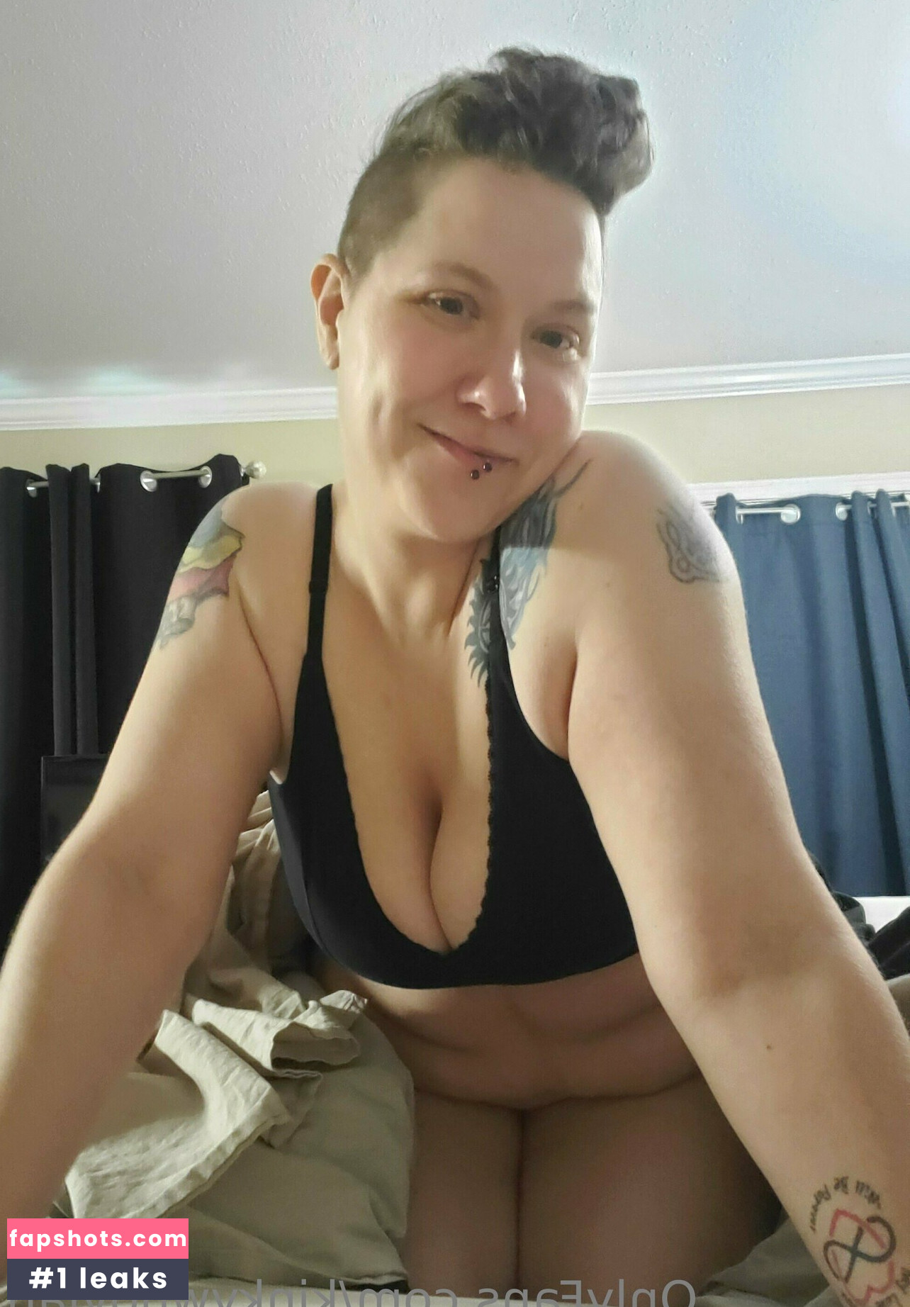 kinkywhovian nude babe gallery