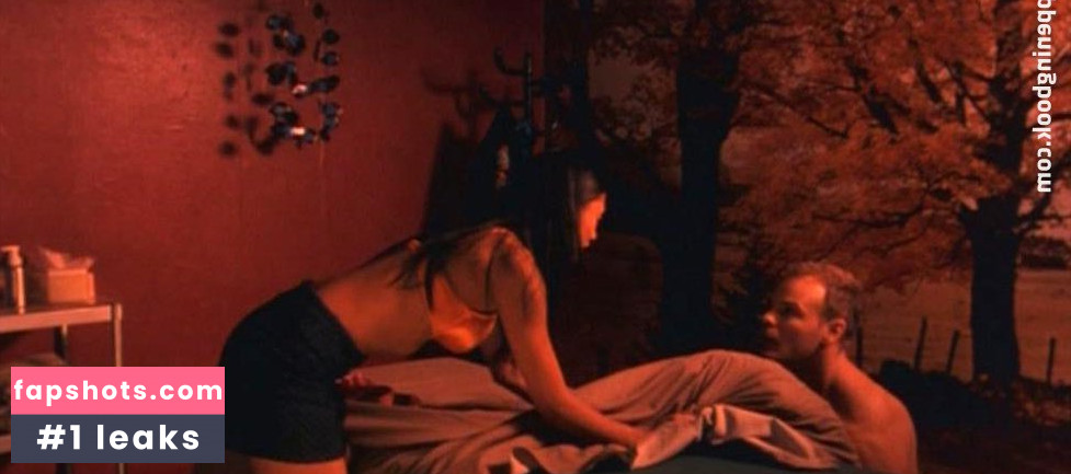 Kira Clavell gallery photo #28