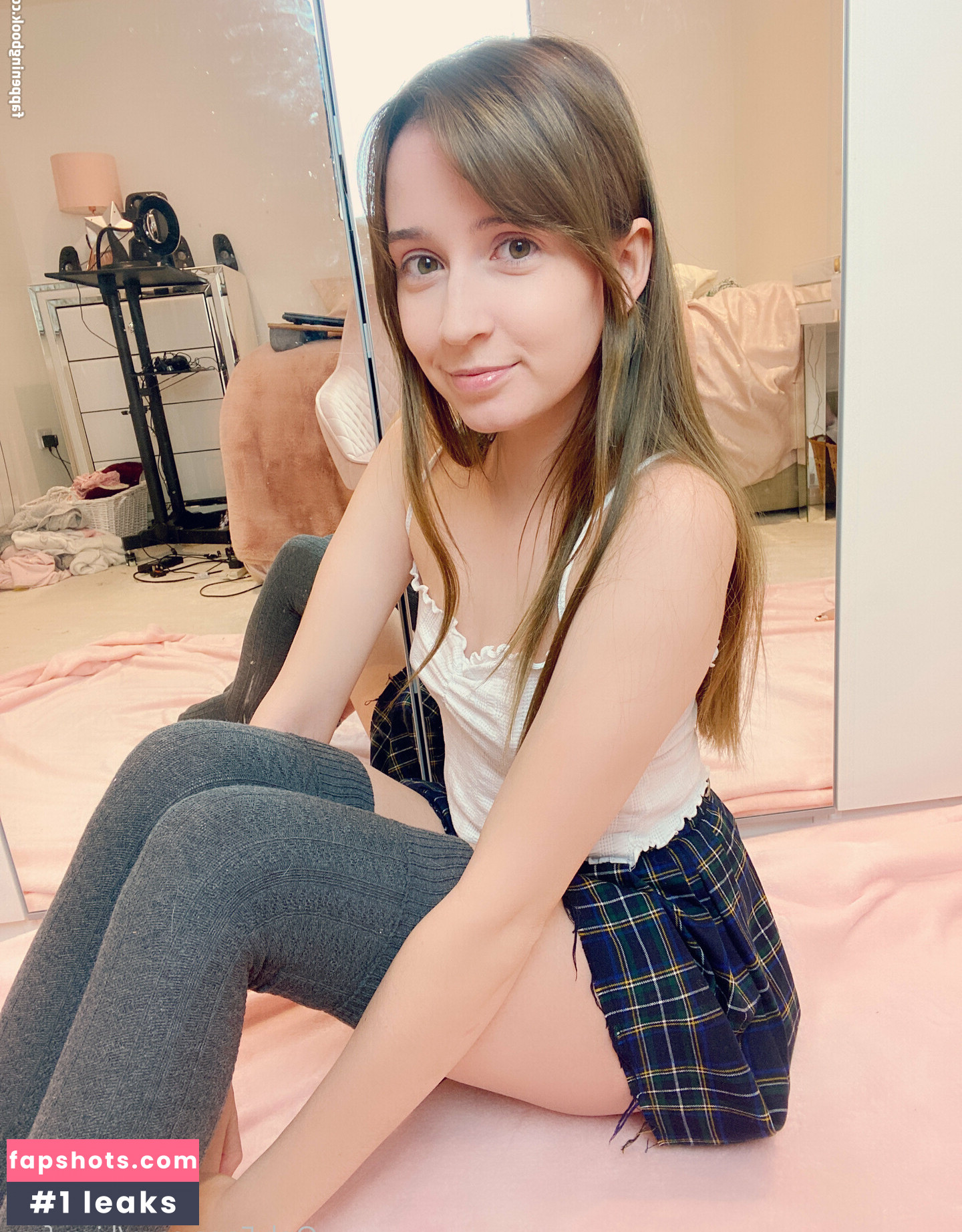 kira_free gallery photo #12