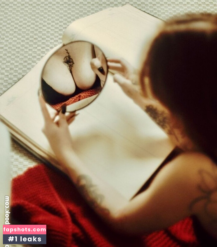 Kira-Julie gallery photo #13