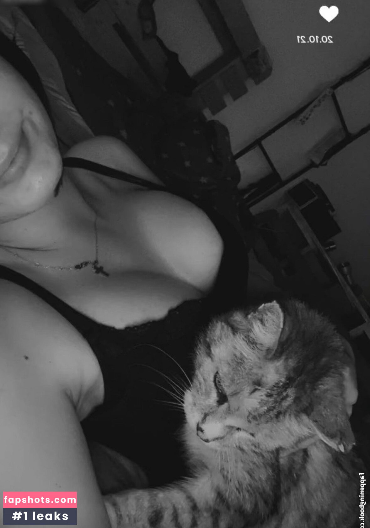 Kira-Julie gallery photo #14