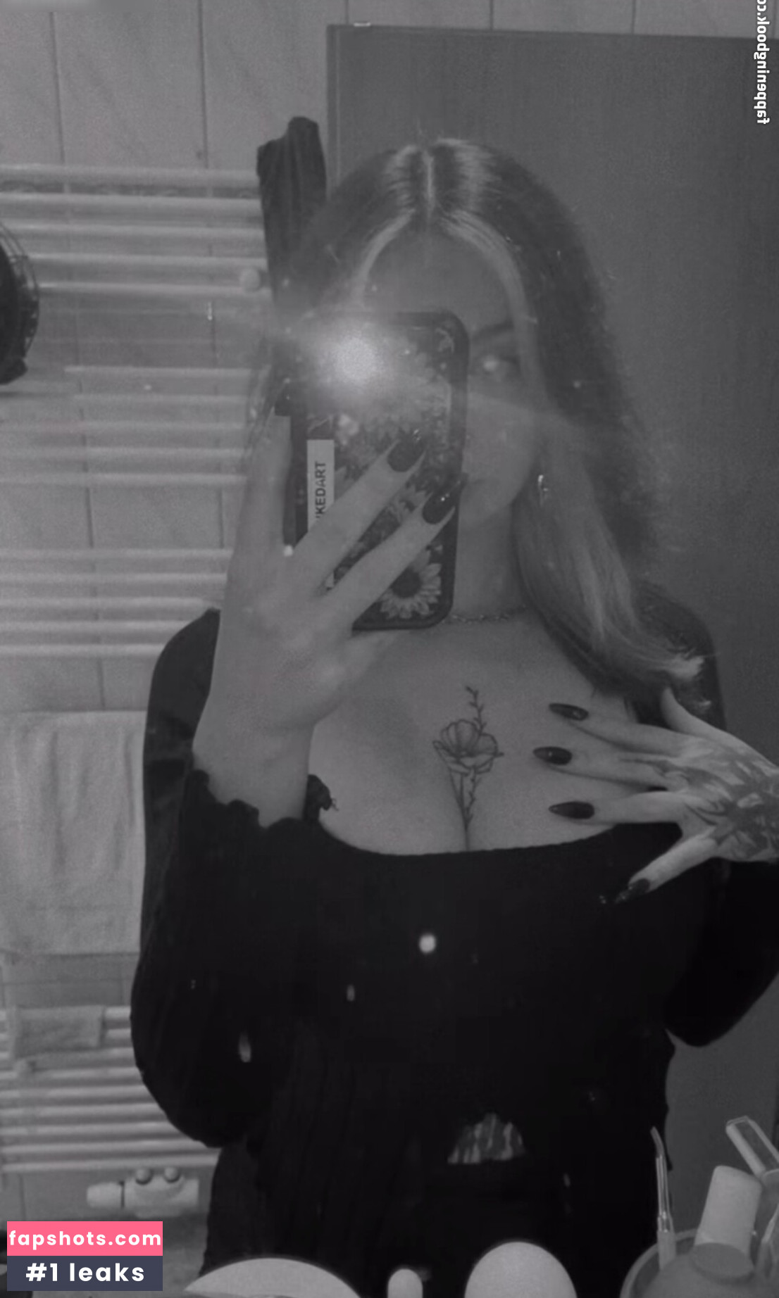 Kira-Julie gallery photo #18