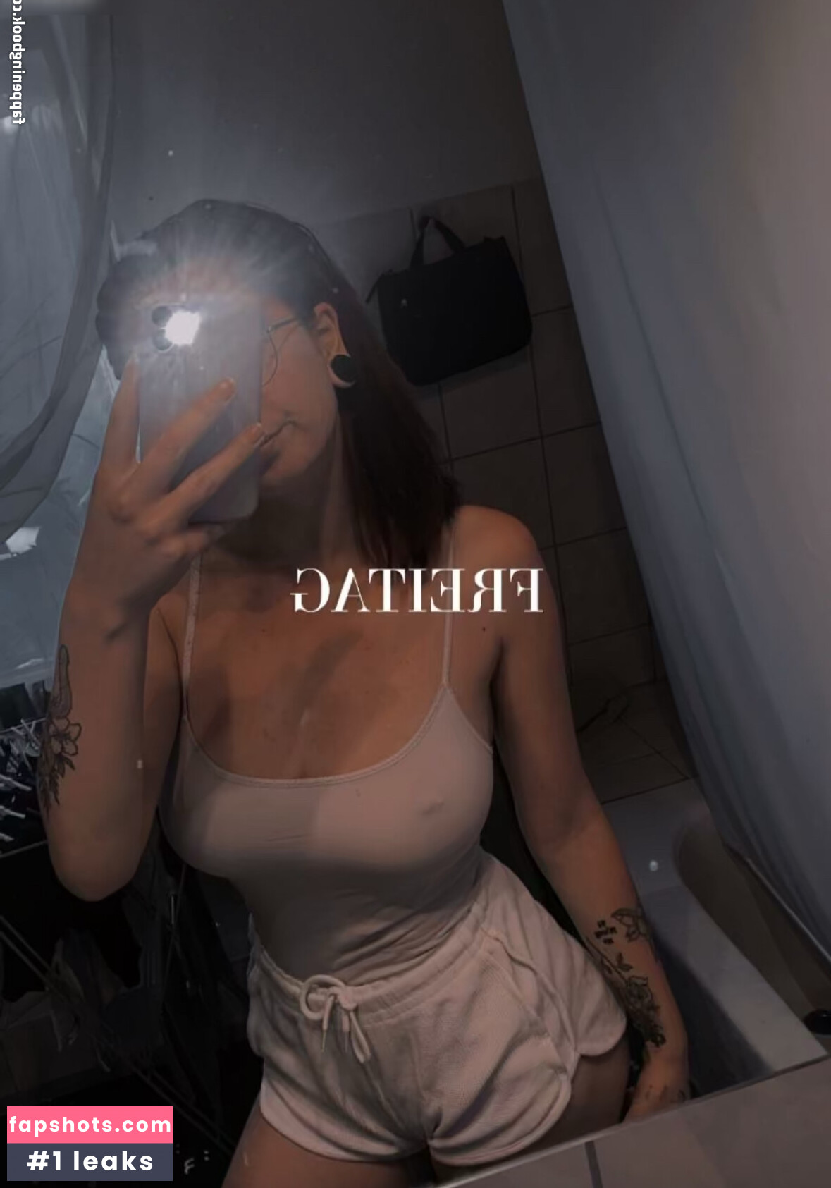 Kira-Julie gallery photo #19