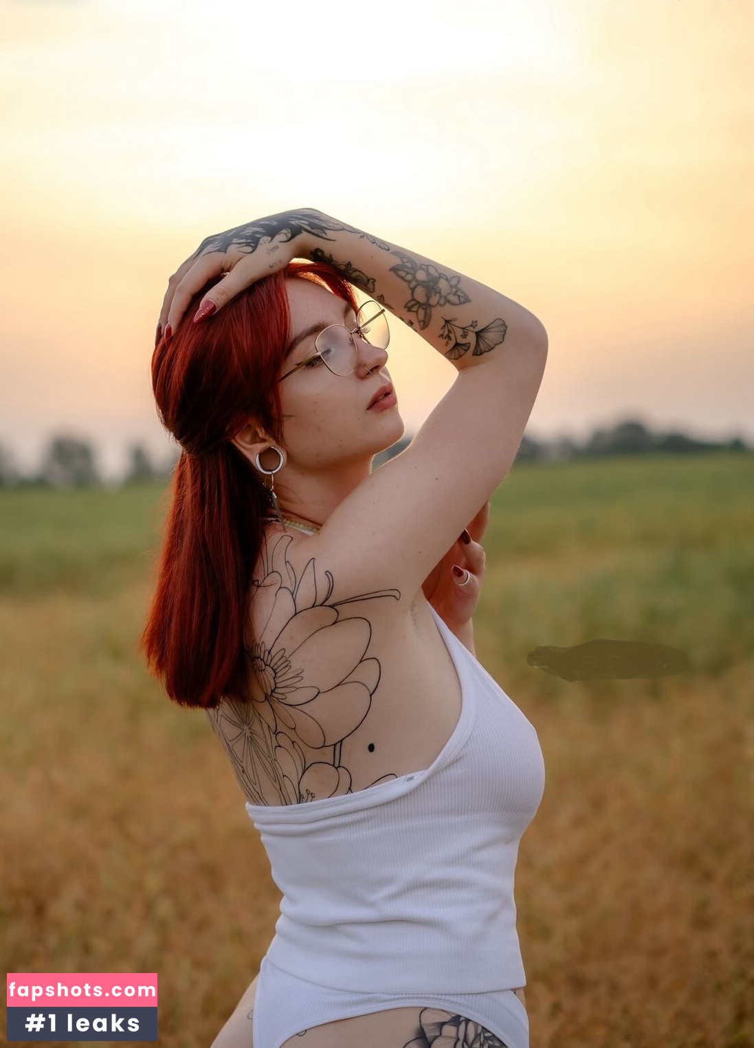 Kira-Julie gallery photo #23