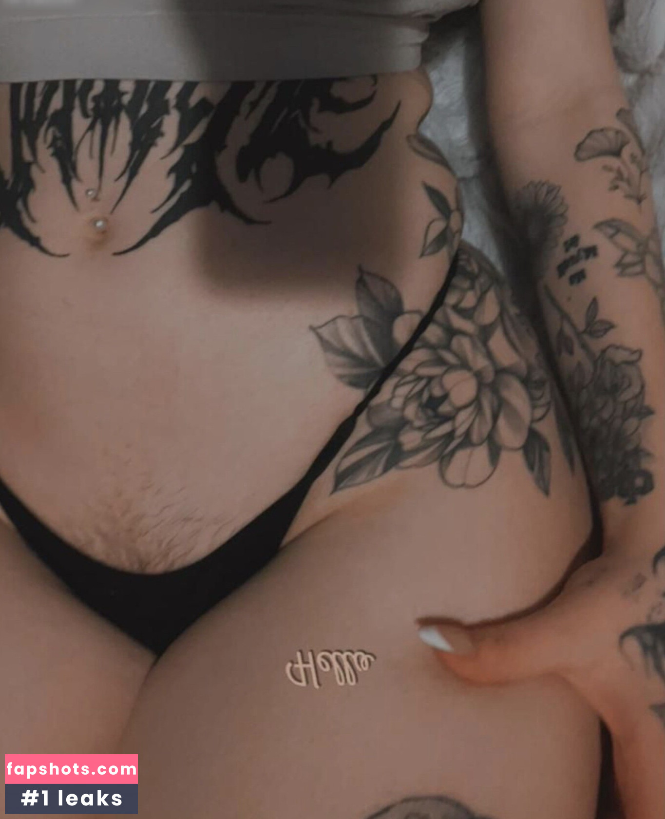 Kira-Julie gallery photo #29