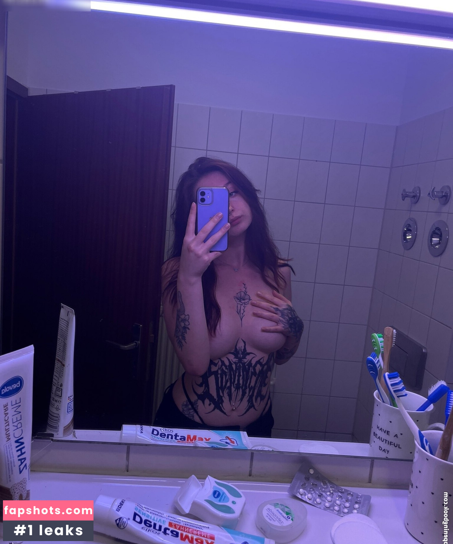 Kira-Julie gallery photo #37