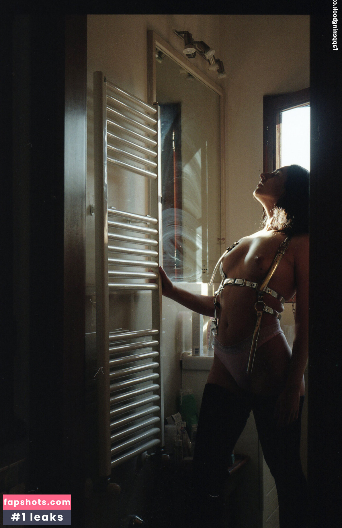 Kira Oneida gallery photo #6