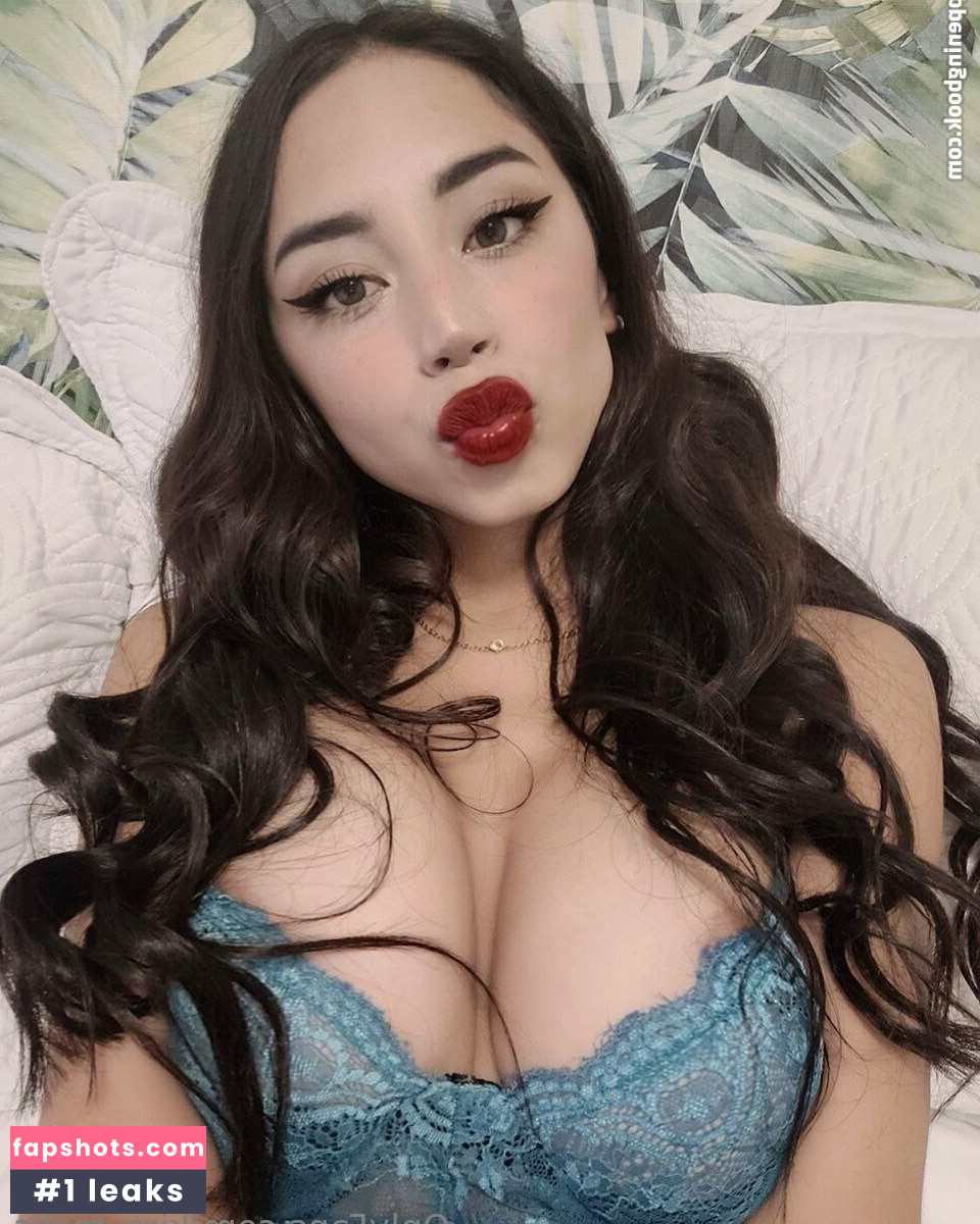 kira_rocks gallery photo #14