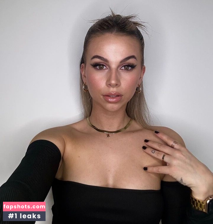 Kira Rodrigues gallery photo #12