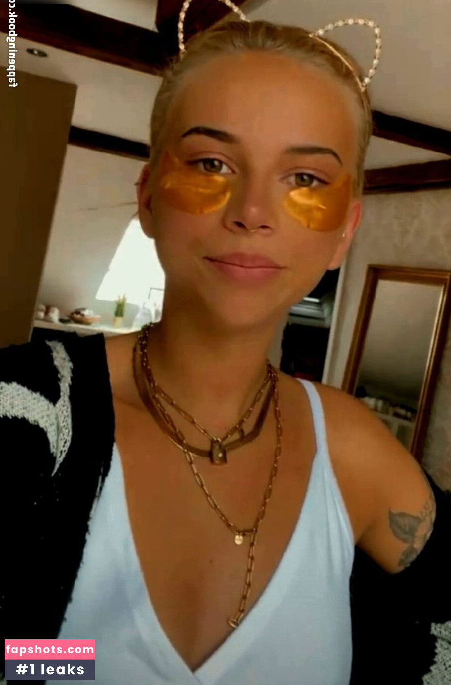 Kira Rodrigues gallery photo #15