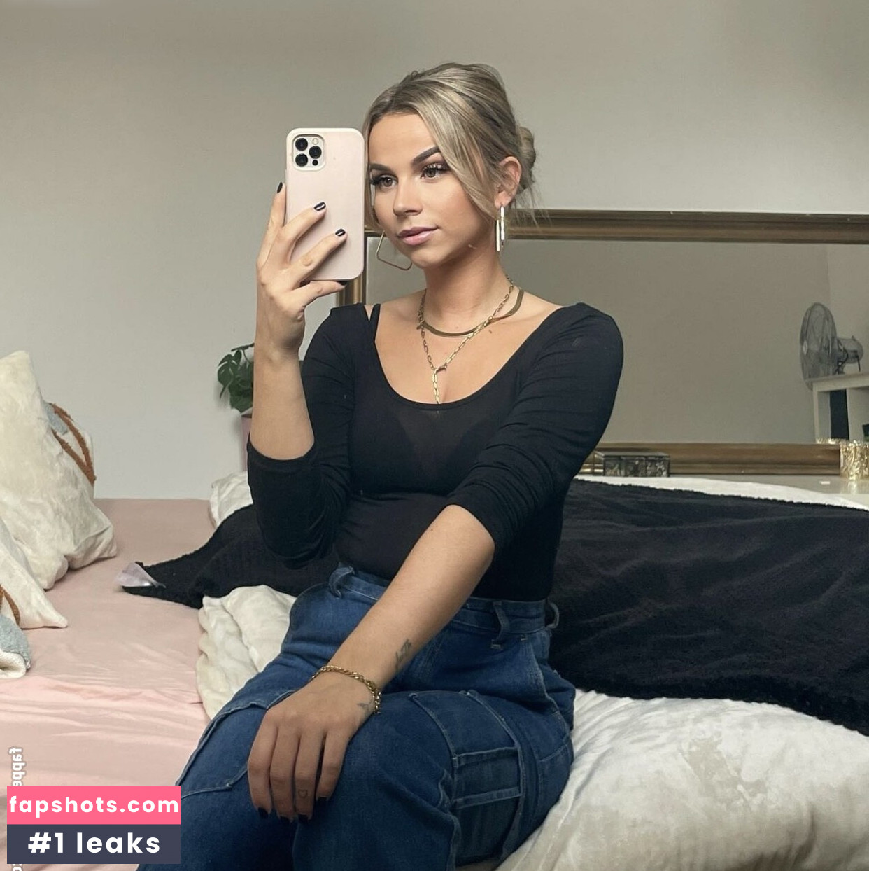 Kira Rodrigues gallery photo #16