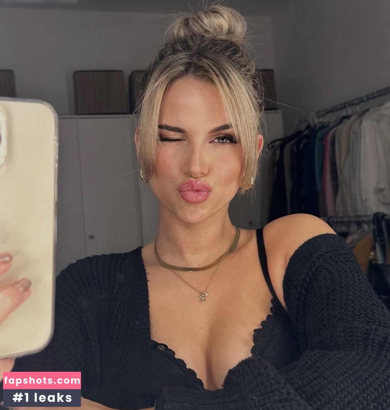 Kira Rodrigues gallery photo #19