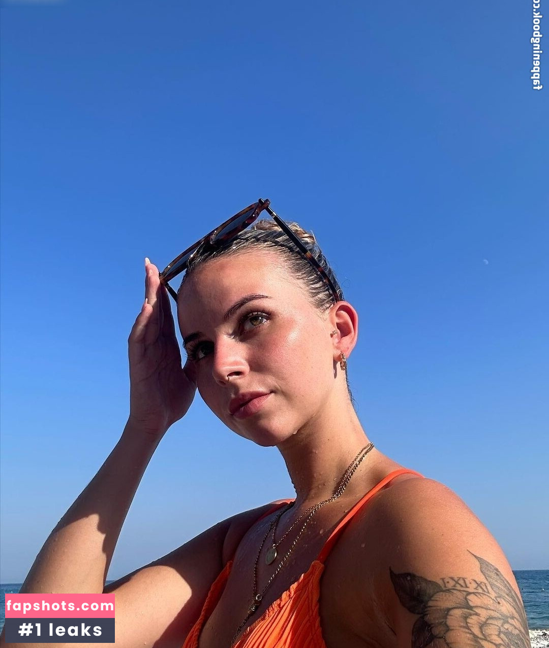 Kira Rodrigues nude babe gallery