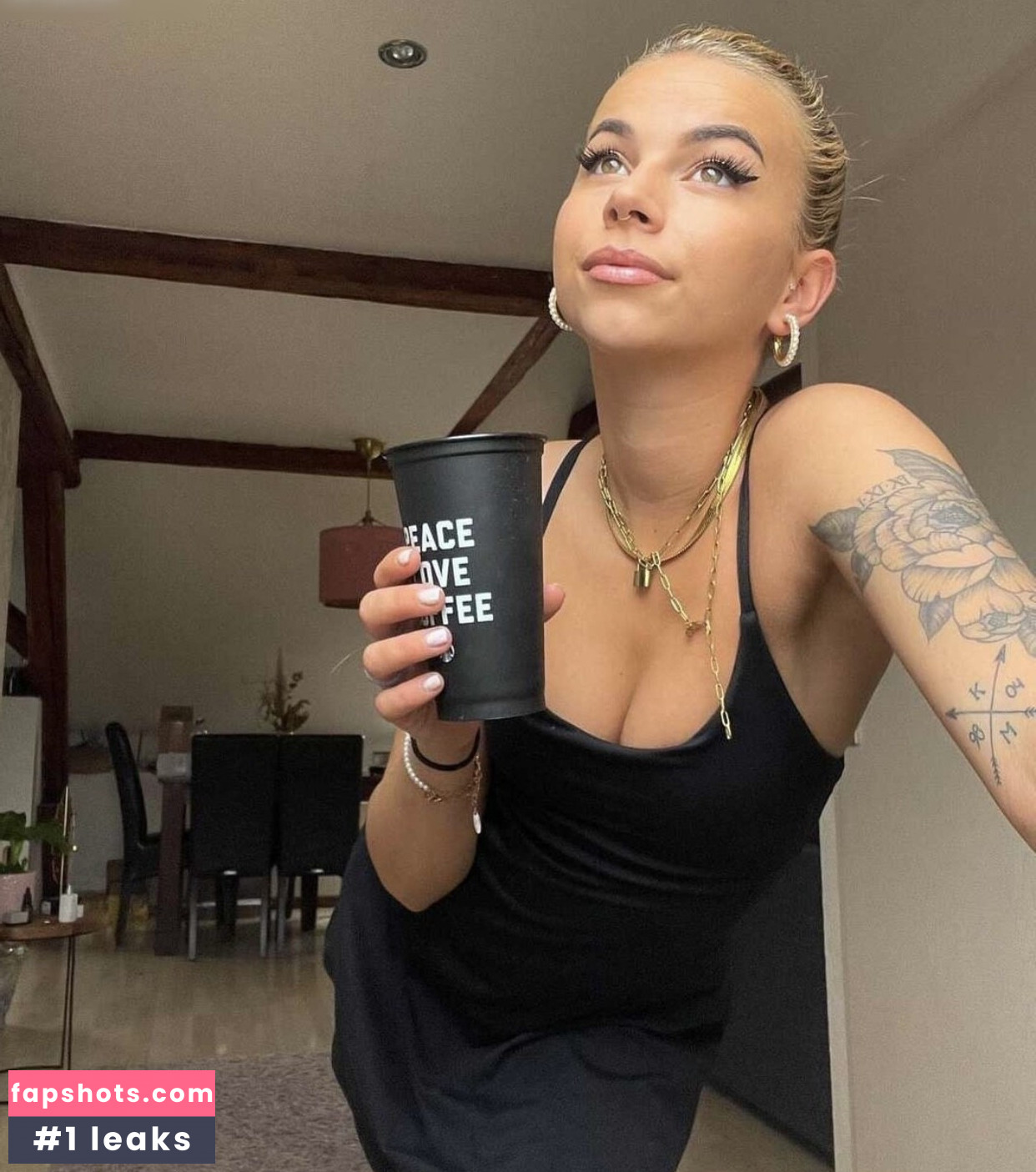 Kira Rodrigues gallery photo #23