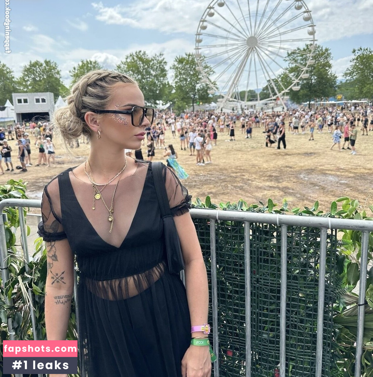 Kira Rodrigues gallery photo #25