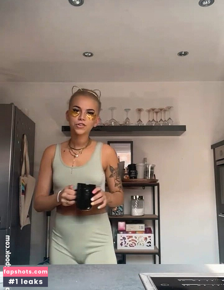 Kira Rodrigues gallery photo #27