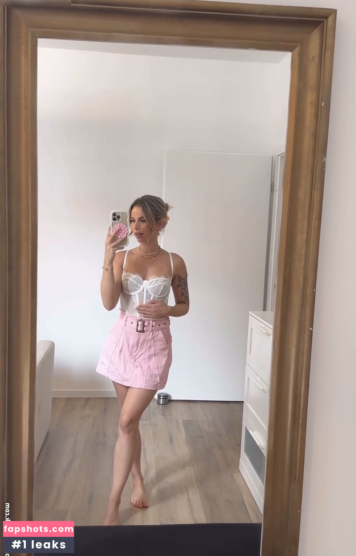 Kira Rodrigues gallery photo #5